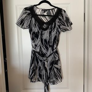 Black and White Women’s Small Blouse Tunic Top